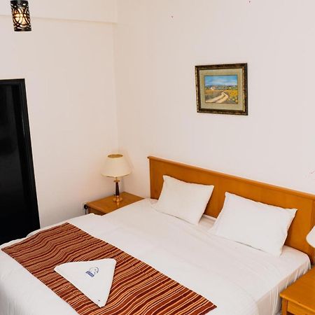 Pan Emirates Hotel Apartments Sharjah Bagian luar foto