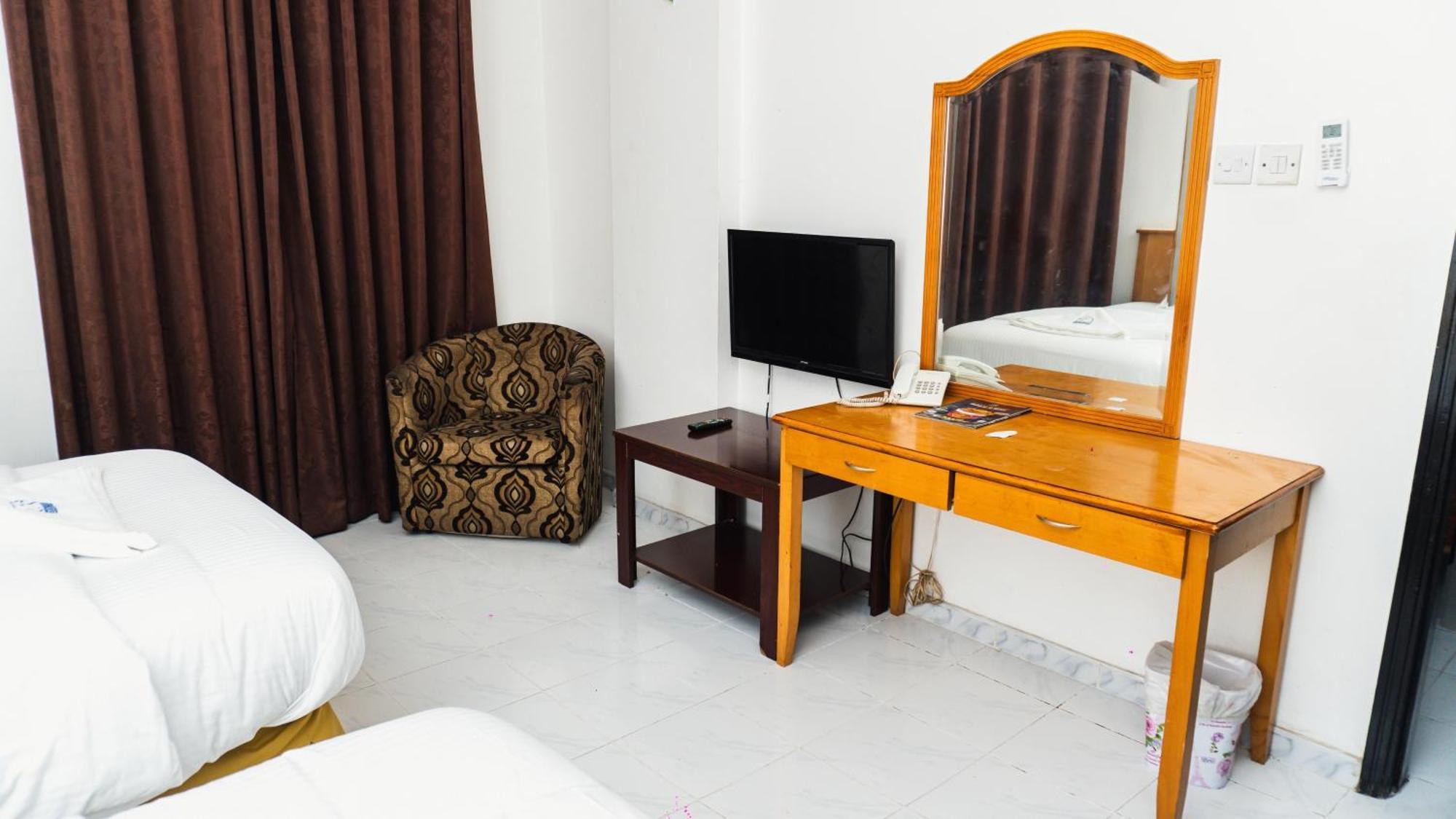 Pan Emirates Hotel Apartments Sharjah Bagian luar foto