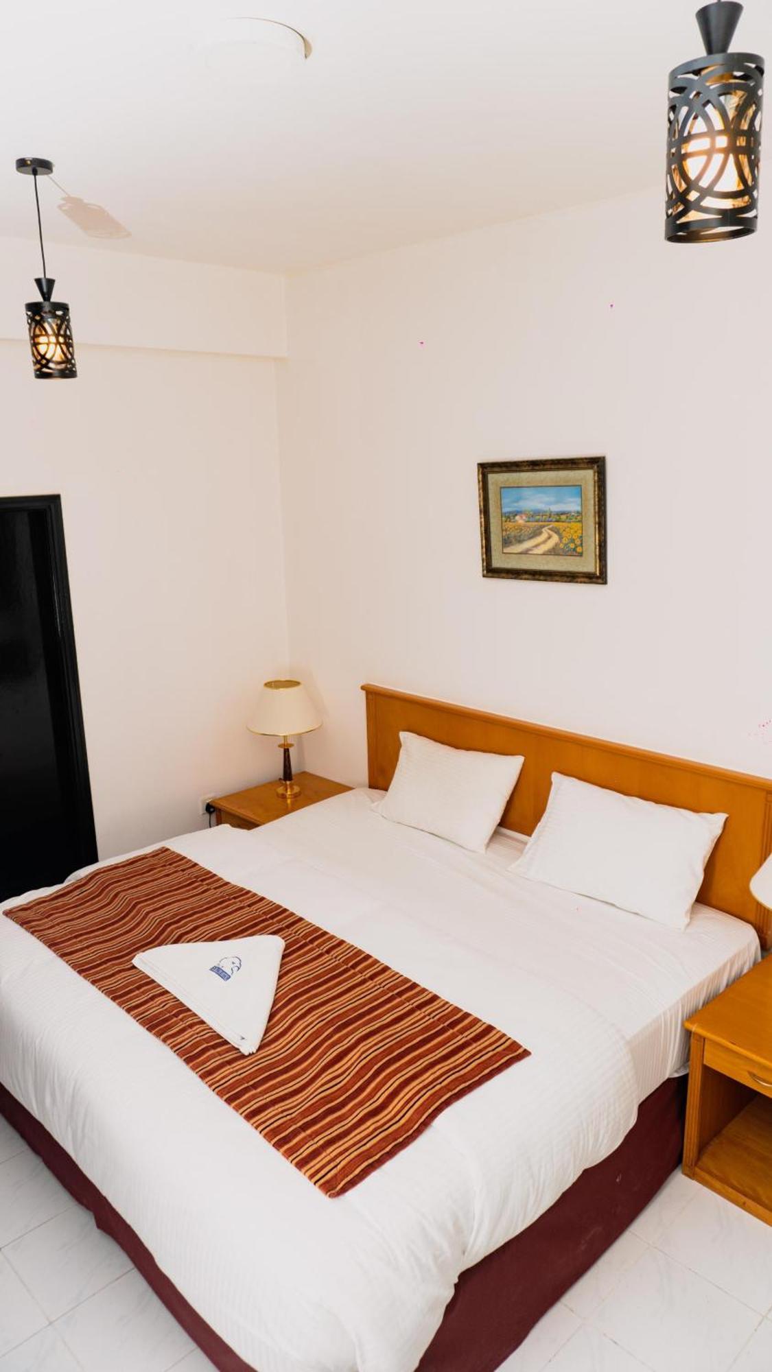 Pan Emirates Hotel Apartments Sharjah Bagian luar foto
